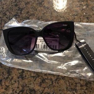 Brand new never worn Quay glasses